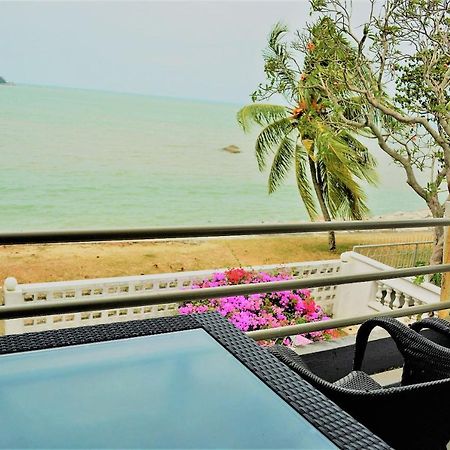 G&T'S Beach Front Villa Танджунг Бунга Екстериор снимка